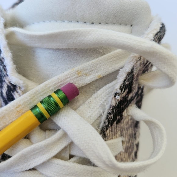 Steven New York By Steve Madden Neon Star Snakeskin Fabric Print Sneakers 8 M - Picture 13 of 16